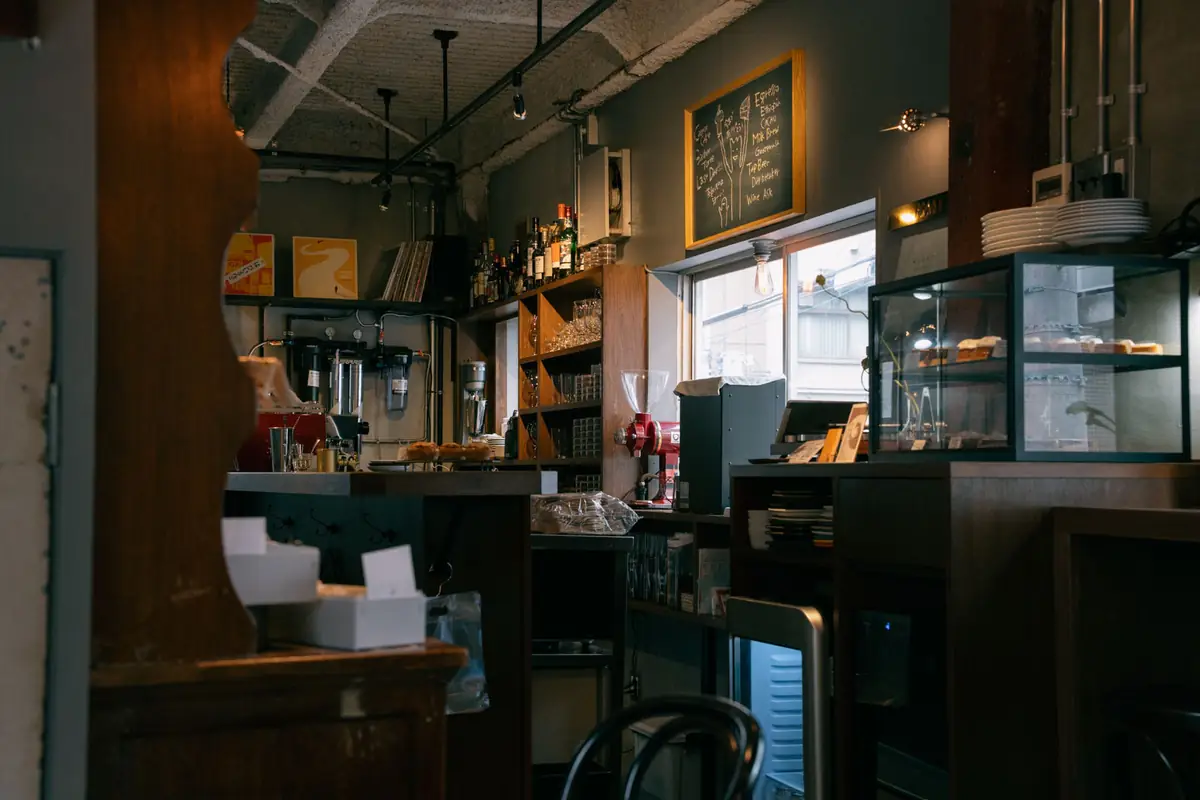 元町「ニカイノフランク」へ。カクテルみたいなアイスコーヒーと焼き菓子が楽しい2階カフェ