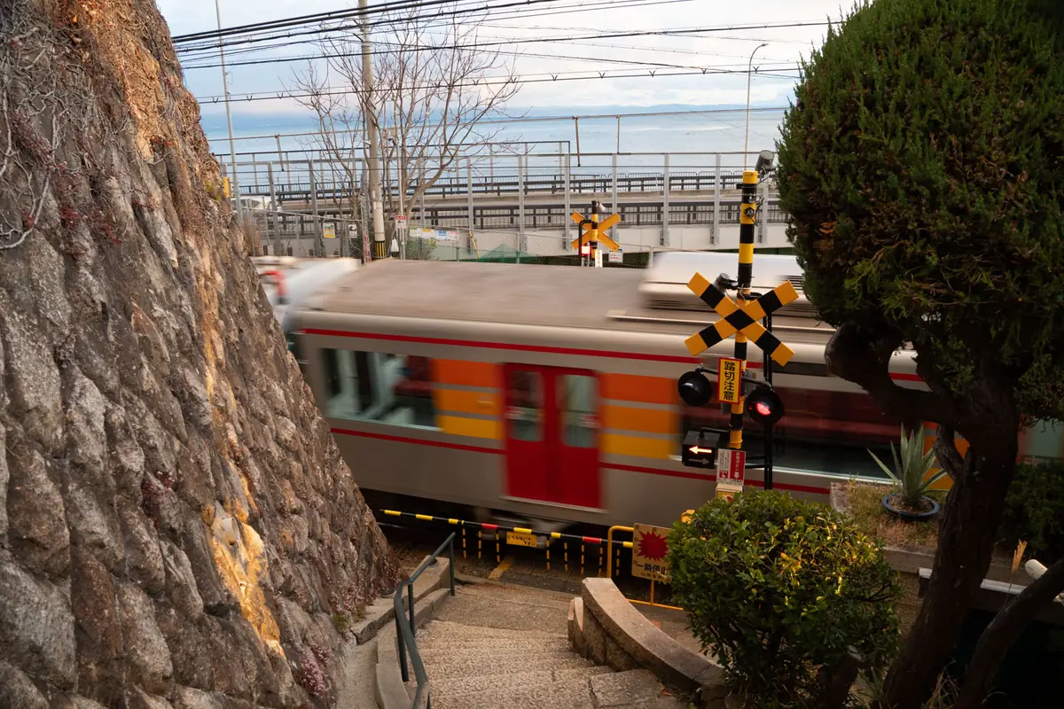 三宮から20分、時間がとまったような港町へ。塩屋さんぽガイド
