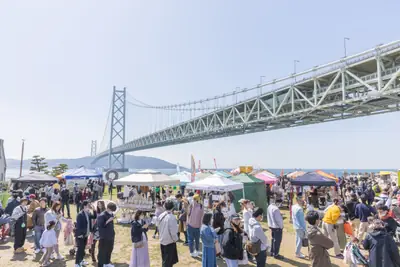 明石海峡大橋の麓で約120店が集結。神戸ユネスコマルシェ2026春、4月18・19日開催