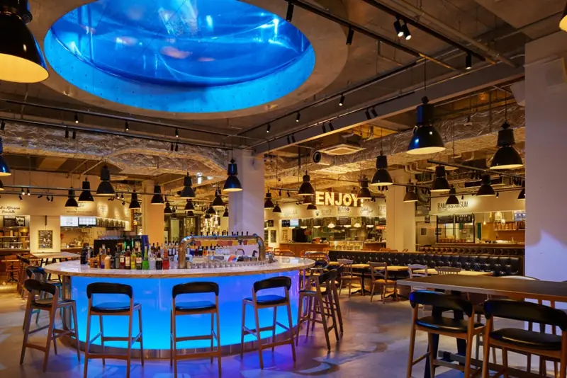 TOOTH TOOTH MART FOOD HALL & NIGHT FESの店内