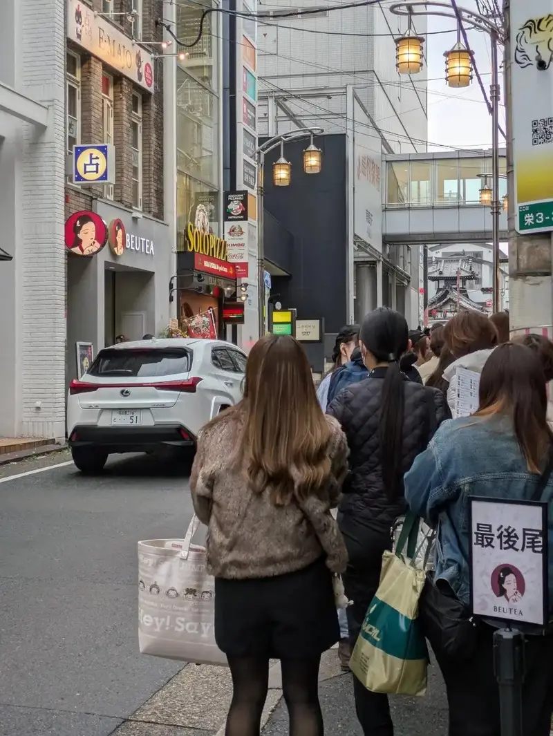 名古屋矢場町店前的排隊人潮