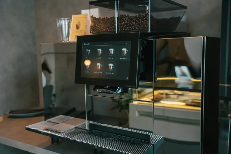 Cafe Grisé に導入されたスイス製のエスプレッソマシン