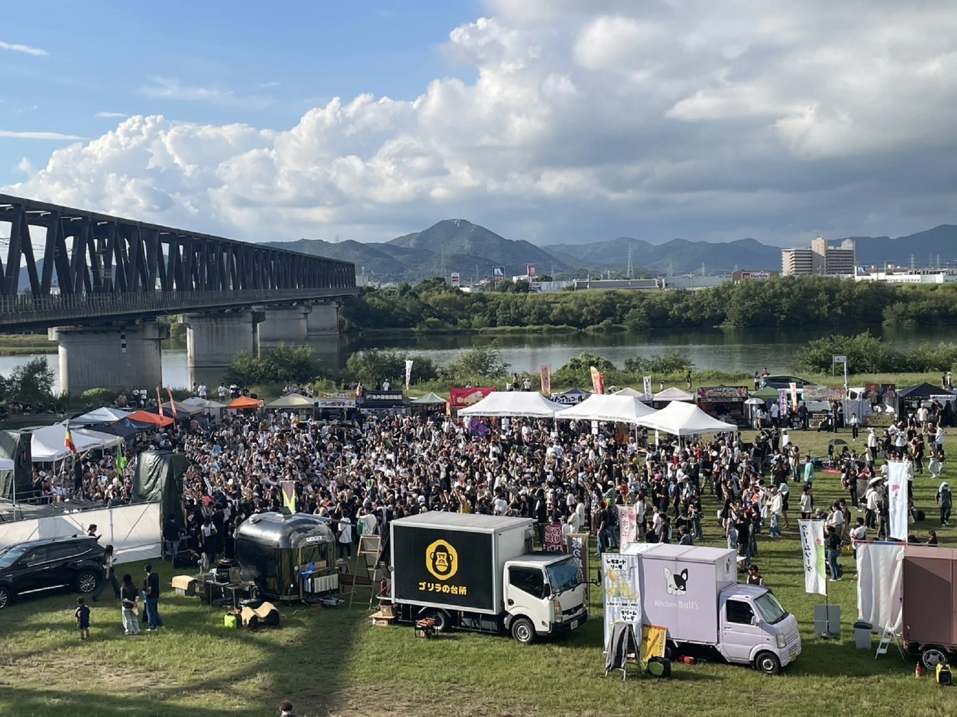加古川の河川敷で年内11イベント｜音楽・肉フェス・マルシェ・プロレスまで日程まとめ【2026年】