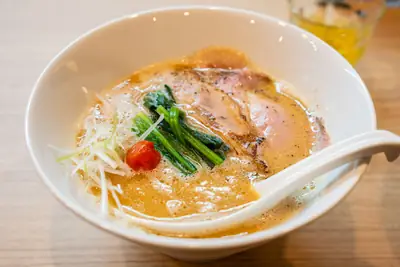 麺やそりはし（神戸・大開）｜鶏白湯らーめん実食レポ。但馬どりの濃厚スープが旨い