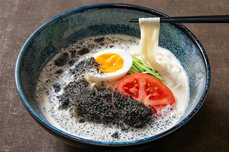 濃厚豆乳冷麺コングクス黒胡麻風味