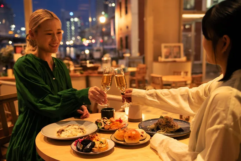 夜のテーブル