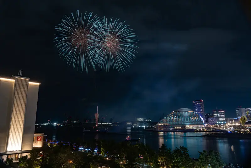 Fireworks viewed from átoa