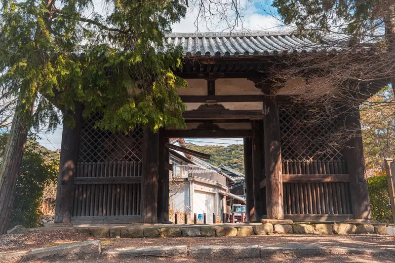 太山寺と珈琲焙煎室。神戸西区、古刹の参道を歩いた3月の午後